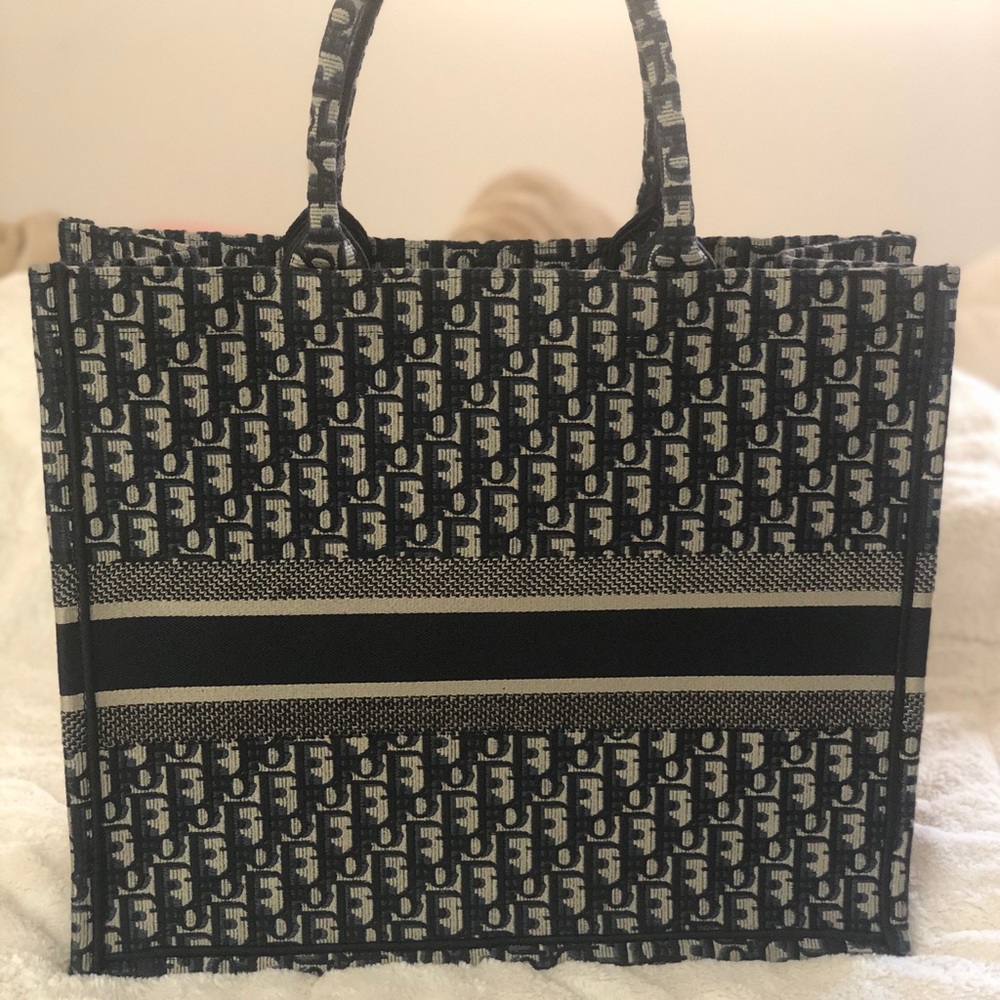 ❌Sold❌Blue Dior Oblique Book Tote Bag - Picture 2 of 5